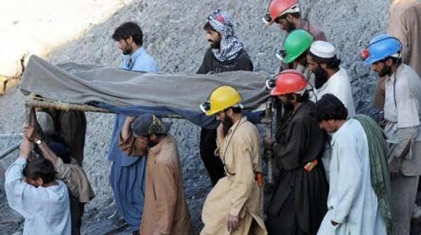 خبرنگاران تروریست ها 11 معدنچی شیعه را در بلوچستان پاکستان خبرنگاران تروریست ها 11 معدنچی شیعه را در بلوچستان پاکستان کشتند