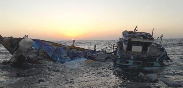 نجات 12 دریانورد ایرانی از غرق شدگی حتمی