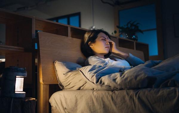 چگونه با آرام کردن فکر خود راحت تر بخوابیم؟